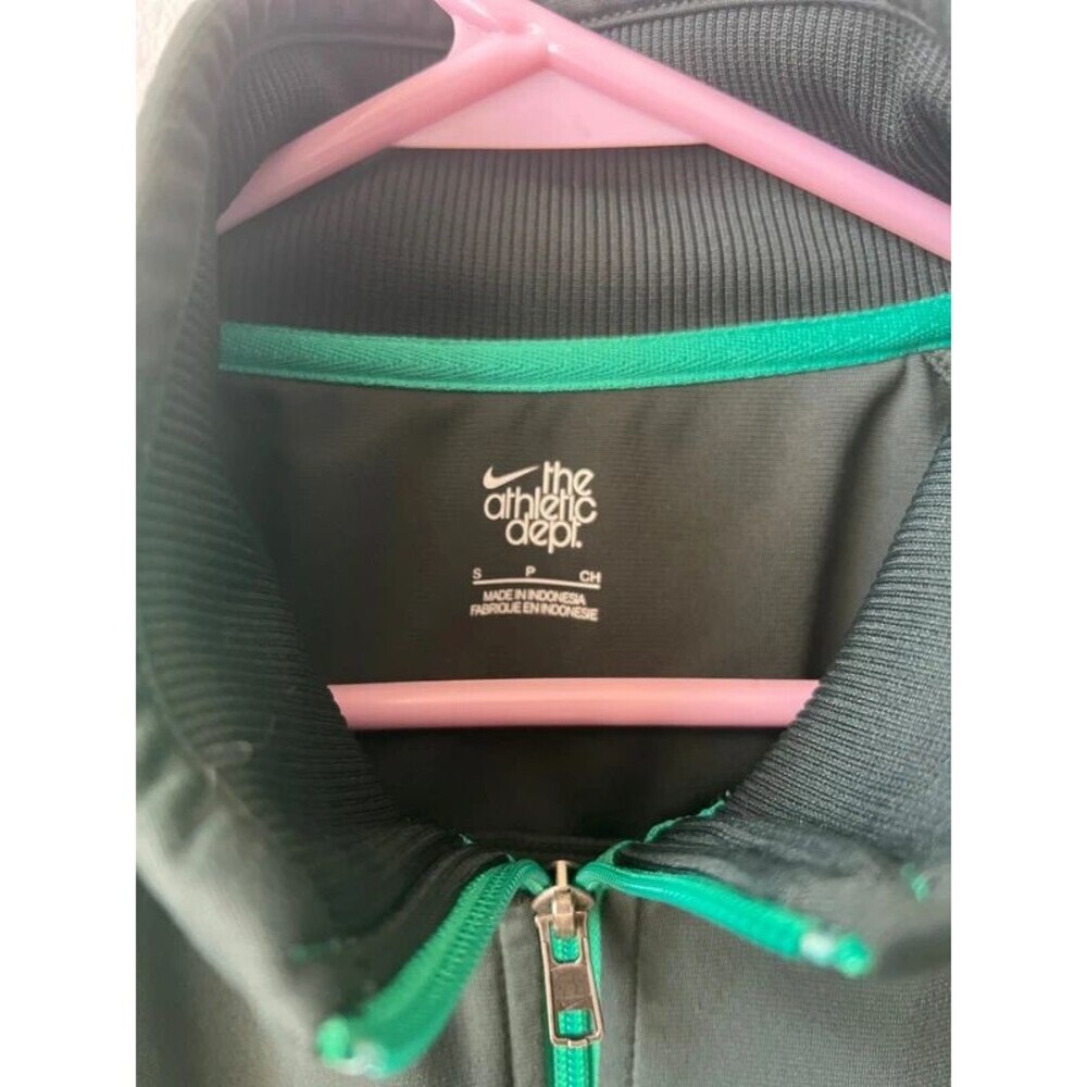 Nike jacket - Picture 2 of 5